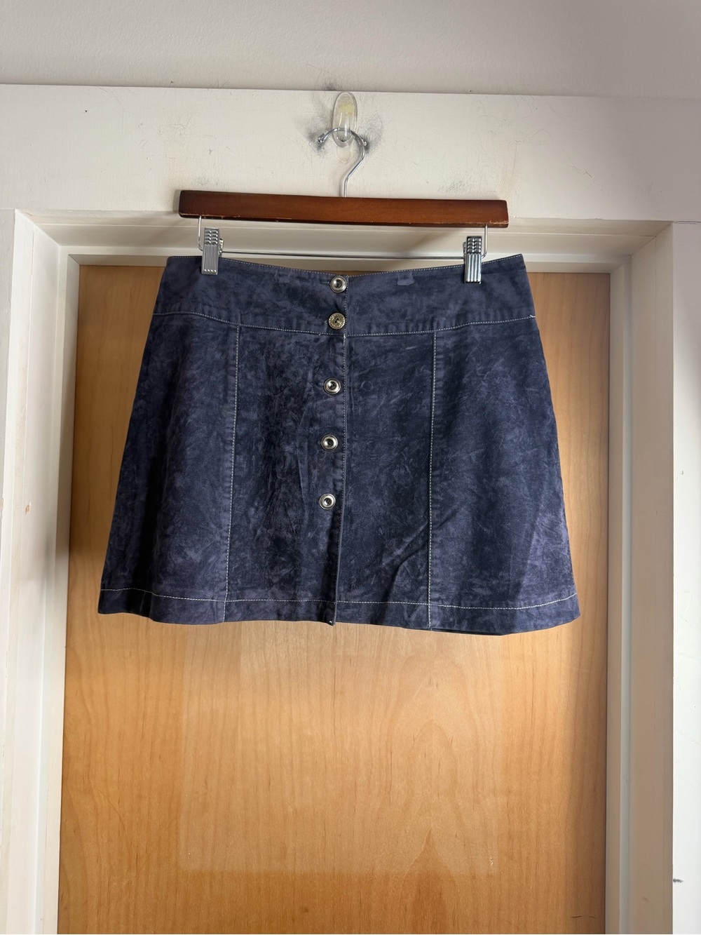 Lip Gloss Women’s Navy Suede Feel Button Up Mini Skirt - size 11
